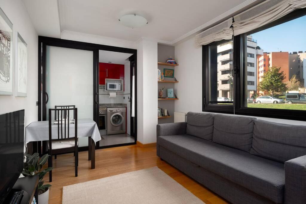 Apartamento Apartamento soleado de una habitación, a pie del centro Oviedo Exterior foto